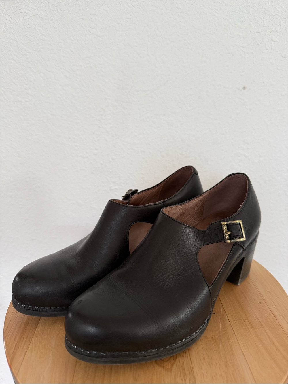 Dansko Women’s Black Leather Hollie Buckle Cut Out Clog Heels size 8